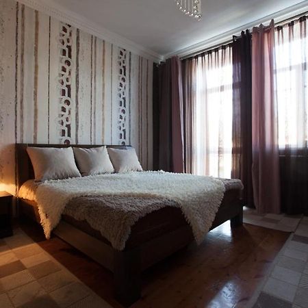Apartments On Mustafa Ozturk Almaty Eksteriør bilde